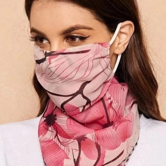Face mask and scarf - Picture 1 of 6